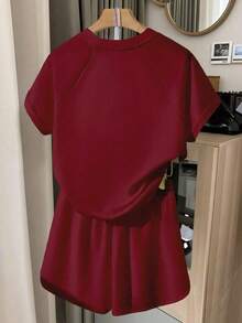 Bộ đồ 2 mảnh cho bé gái tuổi teen, màu đỏ tía, in họa tiết hoa, tay raglan, cổ tròn và quần short, thích hợp cho mùa xuân và mùa hè, mang đến cảm giác mùa xuân và mùa hè, trang phục mùa xuân và mùa hè, thoải mái dễ chịu, bộ đồ bé gái sành điệu, trang phục thường ngày, quần áo trẻ em in họa tiết hoa, bộ đồ mùa xuân và mùa hè, phong cách mới, thư giãn, cảm giác mùa xuân và kỳ nghỉ hè thư thái. - Nhiều màu - Xem 2