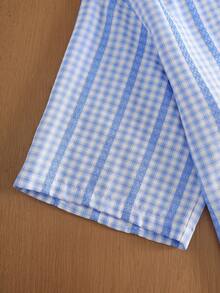 Áo sơ mi lửng TOKVUE màu xanh nhạt phối kẻ caro và sọc, chất liệu có họa tiết và kiểu dáng rộng rãi, hoàn hảo cho kỳ nghỉ biển và phong cách đường phố mùa hè. - Màu xanh lam - Xem 5