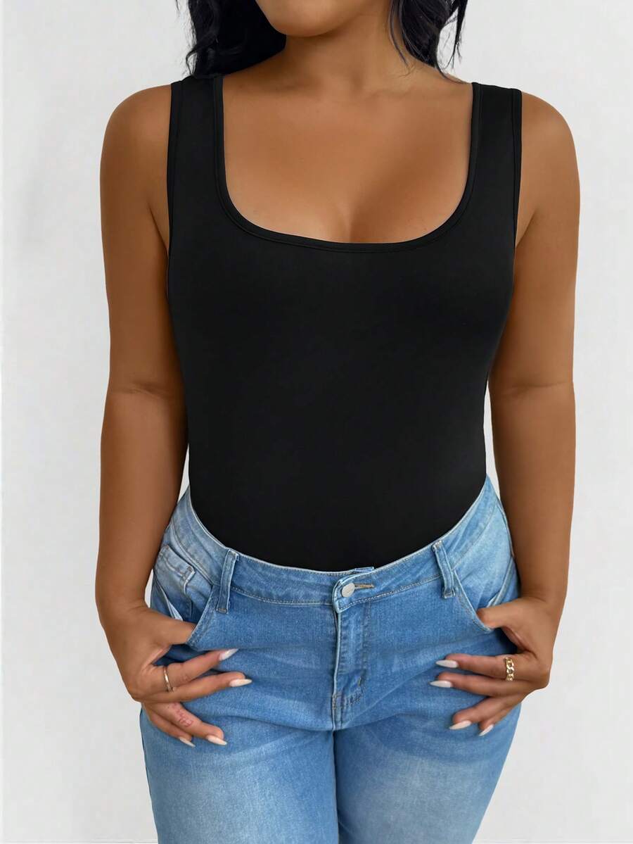 SHEIN PETITE CURVE 大码女式方领宽肩带修身吊带背心，褶皱收腰设计，遮掩小肚腩，日常穿着打底衫 - 黑色 - 查看 1