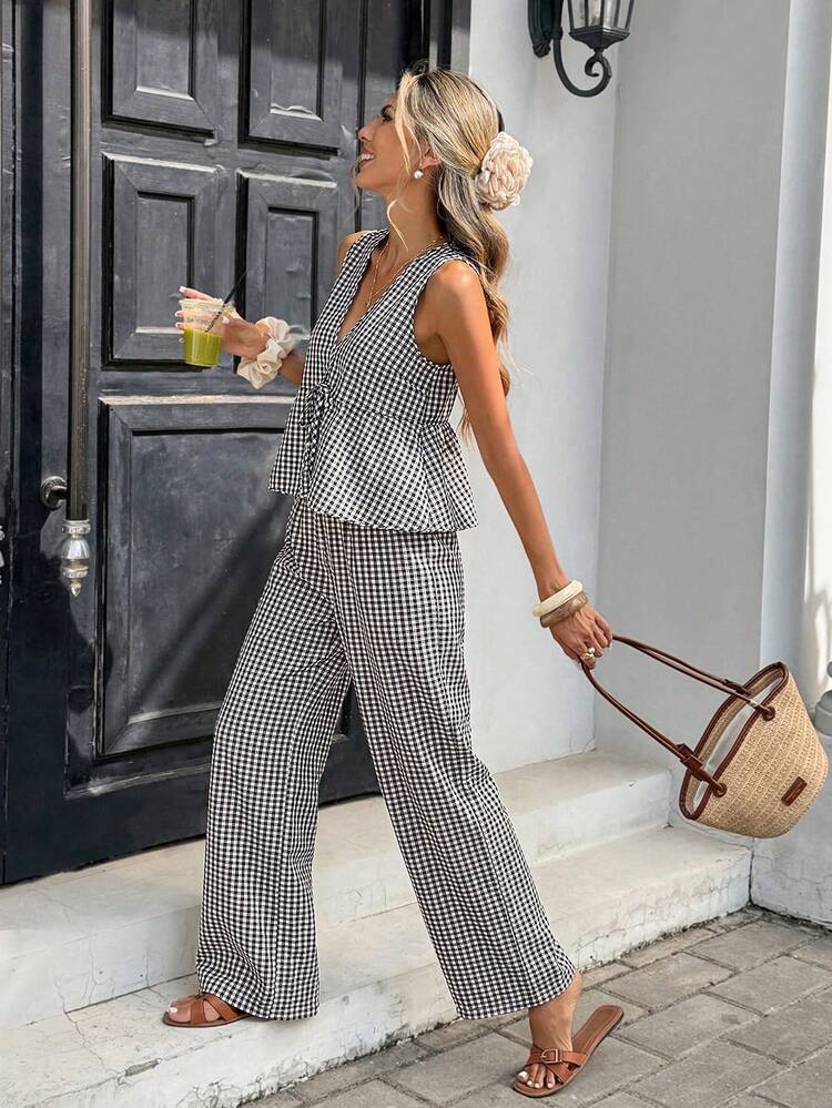 Women's Plaid V-Neck Ruched Top And Wide Leg Pants Casual 2 Pieces Set,Black & White Plaid High-Waisted Wide-Leg Pants Set, Fashionable Sleeveless Top 2-Piece Outfit, Suitable For Daily Wear, Gatherings, Commuting,Country Outfits For Women, Beach Vacation Outfits For Women,Casual Sets For Women, Summer Outfits For Women,Work Outfits For Women - Black and White - View 4