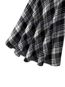 GlowEve CURVE Plus Size Elegant Wool Plaid A-Line Skirt With Side Pockets - Black and White - View 4