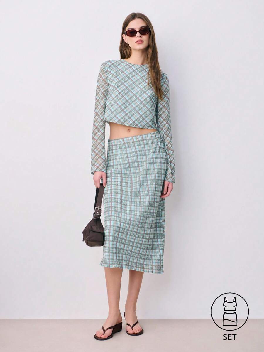 Nöista 两件套服装，包括一件长袖露脐上衣和一条高腰中长裙，采用蓝棕色格子图案。适合春夏穿着。 - 綠色 - 查看 1