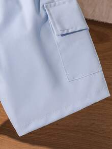 SHEIN Streecool Kids 两件套男童夏季条纹纹理 Polo 衫和工装裤套装 - 藍白色 - 查看 3