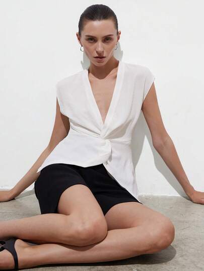 Aveloria Modichic Wiosenno-letnia, modna, uniwersalna bluzka biurowa z plisami w stylu europejskim i amerykańskim, z krzyżującą się klatką piersiową i lnem, elegancka, bezrękawnikowa