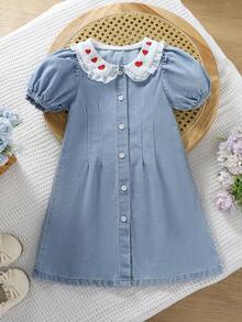 SHEIN Genkimix Kids 女童夏季休閒愛心刺繡泡泡袖牛仔洋裝 - 淺色水洗藍 - 查看 9