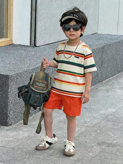 SHEIN 2pcs/Set Young Boys' Casual Comfortable Versatile Striped Print Contrast Color Pocket Round Neck Short Sleeve T-Shirt And Solid Color Shorts Set