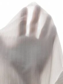 SHEIN 这款两件套童装甜美俏皮风套装，包含一件无袖褶皱背心和一件针织腋下条纹T恤上衣，搭配粉色松紧腰短裤，饰有精致立体定位白色花朵，可爱时尚，适合夏季日常穿着。 - 黃色 - 查看 5