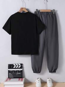 SHEIN Mirajuku 男童印花黑色短袖T恤和米色工装裤两件套休闲套装，春夏款 - 灰色 - 查看 2