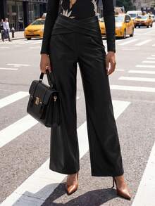 CAJUNI 时尚度假风PU皮革交叉细节裤 - 黑色 - 查看 3