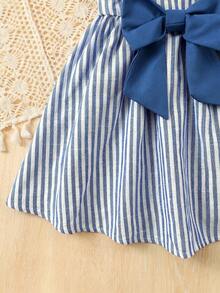 SHEIN Đầm ngắn tay màu hồng kẻ sọc xanh trắng in hoa, viền nơ và bèo nhún, thích hợp mặc hàng ngày cho bé gái, mùa xuân/hè. - Xanh đậm - Xem 6
