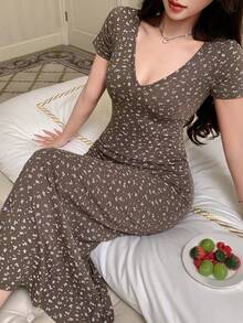 DAZY V-Neck Ditsy Floral Fitted Nightgown, Women Sleepwear Dress - Coffee Brown - View 3