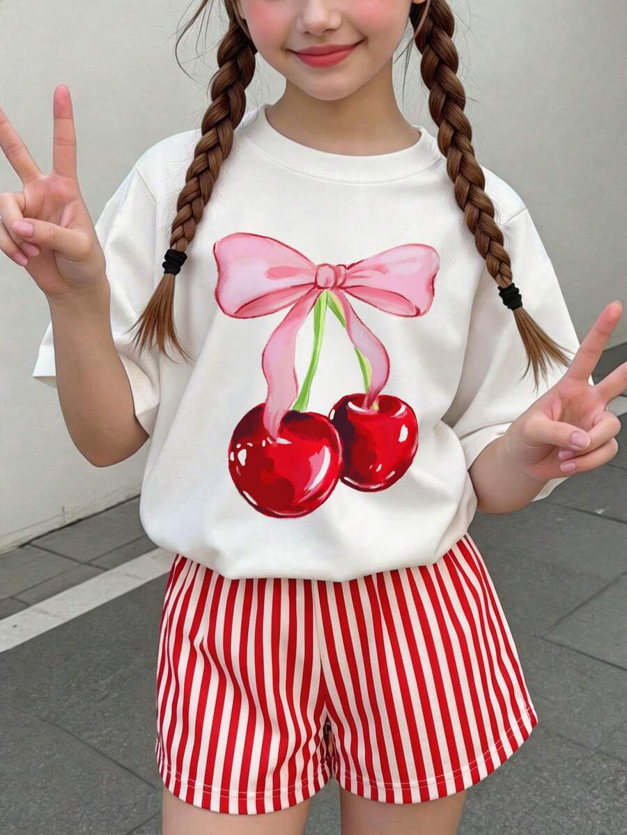 少女休闲复古蝴蝶结樱桃印花短袖上衣和条纹短裤两件套,适合夏季度假、儿童秋季时尚、儿童舒适、甜美风格、价格实惠的时尚、周末穿搭、返校季时尚、花卉潮流、秋季新款、Y2K风格、女童套装、两件套、少女服装、儿童套装、花卉流行、轻松舒适、舒适的春夏风格、度假、夏季、轻松夏日、度假氛围 - 彩色 - 查看 1