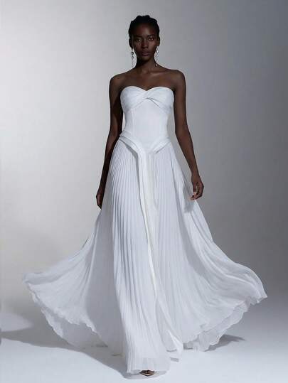 Elitara Sang trọng, đơn giản, duyên dáng và thời trang, chiếc đầm chiffon trắng tinh này có viền satin cao cấp, chi tiết xếp ly thủ công, thiết kế cúp ngực với điểm nhấn xoắn, kiểu dáng 2 trong 1 và đuôi đầm dài. Hoàn hảo cho mọi dịp trang trọng, dự tiệc cưới, các ngày lễ cưới, tiệc cưới, chụp ảnh và làm váy cưới.