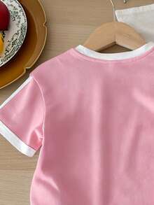 Bộ đồ thể thao tối giản thoải mái dành cho bé gái, gồm áo thun tay ngắn cổ tròn dáng rộng và quần legging bó sát, họa tiết sọc hồng tương phản và nơ nhỏ, thích hợp mặc hàng ngày, dạo phố, ở nhà, đi nghỉ mát, chơi thể thao, dự tiệc, đi học, mùa xuân và mùa hè. - trắng - Xem 5