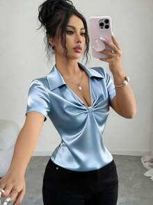 GlowEve Blusa de satén tejido con cuello en V y mangas cortas para mujer, elegante para la oficina, nueva camisa de moda para primavera/verano - Azul - Ver 6