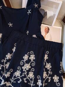 SHEIN Franclia 2 件夏季度假套装：方领盖袖刺绣衬衫和配套短裤 - 藏蓝色 - 查看 4