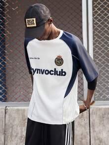 Camiseta de Manga Curta Masculina, Estilo Americano Retrô, Moda de Rua, Blocos de Cores, Vibe Esportiva Universitária, Ajuste Solto de Futebol 2026, Roupa Combinando para Casais em Férias. - Multicolorido - Visão 8