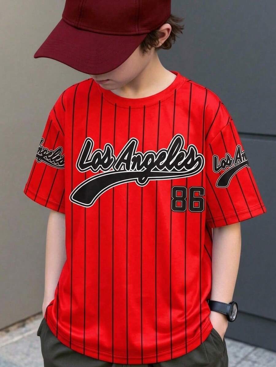 SHEIN 男童休闲简约短袖圆领T恤,可爱趣味运动街头校园韩版基础款百搭舒适时尚字母/条纹印花圆领短袖T恤上衣,适合居家、外出、运动、上学、旅行、春夏秋季穿着。 - 紅色 - 查看 1