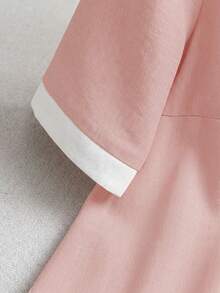 Franclia Bộ đồ nữ gồm áo ngắn tay cổ chữ V phối màu tương phản và quần dài kiểu dáng thường ngày. - Màu Hồng baby - Xem 3