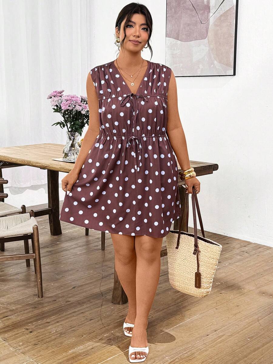 Lounesse Vestido casual de mujer talla grande con cuello en V, fruncido, cintura con lazo, sin mangas, suelto, para vacaciones, uso diario y salidas, nuevo vestido de lunares azul marino de moda para primavera-verano 2026 - Marrón - Ver 1