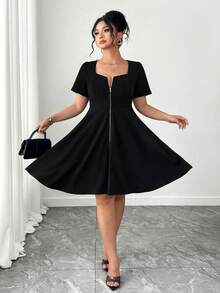 Elenzga 大码女式流行纯色V领优雅修身短袖A字连衣裙，金属拉链设计，适合日常、通勤、派对、外出等多种场合。 - 黑色 - 查看 3