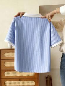 GlowEve CURVE 女士春夏轻盈条纹珍珠装饰撞色领衬衫，温柔甜美女孩独特条纹珍珠口袋宽松短袖衬衫 - 藍白色 - 查看 2