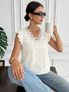 SHEIN Frenchy 女士纯色蕾丝拼接扭结V领优雅T恤 - 米色 - 查看 2