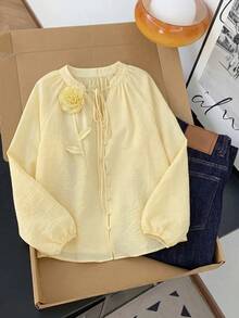 Airaco Áo kiểu nữ màu vàng họa tiết hoa 3D, cổ buộc dây, tay phồng. - Màu vàng - Xem 4