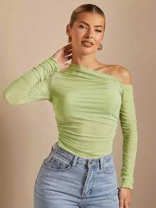 SHEIN BAE Camiseta ajustada de bandeau transparente con hombros asimétricos y fruncidos - Verde Lima - Ver 5