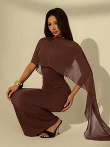 SHEIN PETITE 女士优雅纯色修身连衣裙，棕色披肩式连衣裙，适合鸡尾酒会、浪漫约会、秋冬季叠穿、派对、正式聚会，也是一款女士派对礼服、生日礼服和婚礼宾客礼服。优雅的蝙蝠袖巧克力棕色连衣裙，棕色婚礼宾客礼服，情人节，女士情人节穿搭 - 咖啡棕 - 查看 4