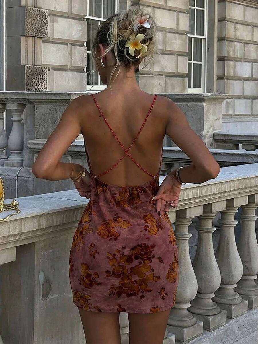 Aloruh 女士优雅性感植绒露背链条装饰紧身迷你连衣裙，情人节 - 酒紅色 - 查看 1