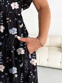 SHEIN Essnce 大码夏季休闲碎花镂空领连衣裙 - 彩色 - 查看 4