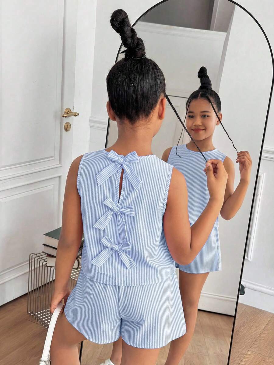 SHEIN 少女条纹度假休闲蝴蝶露背背心短裤套装，宽松日常圆领纹理面料蝴蝶露背背心配短裤两件套 - 藍色 - 查看 1