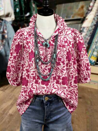 SHEIN LUNE CURVE Áo thun nữ cỡ lớn in hoa hồng đỏ ngẫu nhiên, cổ chữ V, hàng mới về mùa Xuân/Hè, nhẹ nhàng, thoải mái, thích hợp cho các buổi đi chơi và kỳ nghỉ.