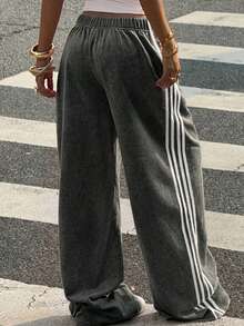 Muchica Quần ống rộng màu đen bạc màu, chất liệu cotton, kiểu dáng thường ngày, họa tiết bông tuyết, phù hợp với phong cách Y2K, thể thao, grunge, thể thao mài bạc, vintage, dễ phối đồ, phong cách sinh viên, mùa tựu trường và nghỉ hè, mùa tốt nghiệp. - màu đen - Xem 2