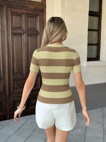 SHEIN PariChic 撞色条纹 Polo 领针织上衣，法式街头风短袖夏季衬衫 - 駝色 - 查看 2