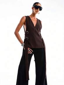 Camiseta sin mangas minimalista y elegante con doble capa, ojetes metálicos, abertura sexy en la espalda, color verde, ropa de verano para mujer, para vacaciones de primavera, uso en fiestas - Café integral - Ver 5