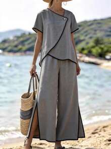 Breezaya 女士夏季休闲度假套装，杏色纹理面料，撞色滚边，不规则领口和下摆上衣，纽扣装饰，侧开衩阔腿长裤带口袋，适合通勤、日常穿着、冬季、春季、秋季、会议、商务谈判、日常办公、约会、都市教师工作服、圣诞新年装扮、休闲聚会、旅行等场合，干练、优雅、简约，四季皆宜。 - 灰色 - 查看 5