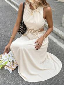 SHEIN Frenchy 女士度假休闲刺绣贴花无袖露脐镂空中长连衣裙 - 白色 - 查看 6