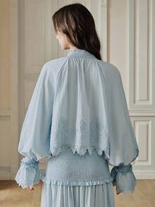 Anewsta 春夏新款度假套装，手工荷叶边镂空蕾丝边浪漫优雅女士衬衫 - 藍色 - 查看 3