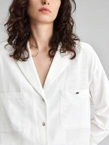 Ontre 2026春夏新款女士白色衬衫，舒适柔软梭织面料，翻领，长袖，宽松版型，现代都市时尚，商务休闲办公装，低调复古风，高端品质，机场/邮轮度假穿搭，优雅婚礼宾客礼服，简约奢华感，百搭休闲高端风，度假休闲都市口袋系列设计，时尚畅销百搭女式衬衫 - 白色 - 查看 4