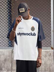 Camiseta de Manga Curta Masculina, Estilo Americano Retrô, Moda de Rua, Blocos de Cores, Vibe Esportiva Universitária, Ajuste Solto de Futebol 2026, Roupa Combinando para Casais em Férias. - Multicolorido - Visão 7