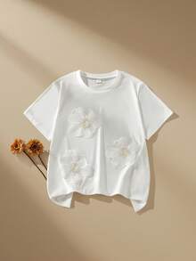 SHEIN 休閒花卉裝飾短袖上衣，百搭日常穿著，夏季少女上衣，白色花朵裙，3D花朵上衣，設計師上衣，白色珍珠上衣，民事婚禮白色套裝，白色上衣，歐根紗上衣，串珠花朵上衣，刺繡花朵上衣，白色花朵上衣，T恤，青少年T恤，可愛上衣，少女服飾，女孩白色T恤，Yk2k上衣，花朵T恤，可愛襯衫，瑜伽T恤，T恤，T恤，花朵T恤，T恤 - 白色 - 查看 7