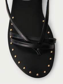 Nöista Sandal đế bằng quai mảnh cá tính với đế đính đinh tán và quai điều chỉnh được - Thoải mái tối ưu cho mọi ngày. - màu đen - Xem 10