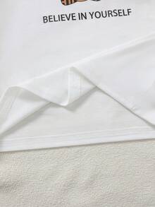 SHEIN Genkimix Kids 两件套幼儿男童圆领短袖T恤和短裤，浅灰色T恤印有条纹熊图案和“相信自己”标语，黑色休闲短裤。适合夏季日常穿着、上学、户外玩耍、打造时尚街头造型，复古美式风格，适合酷炫活力的小男孩。 - 白色 - 查看 7