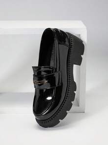 SHUZIA 黑色漆皮便士乐福鞋，套脚式厚底正装鞋——光亮如新，适合上学穿着 - 黑色 - 查看 4