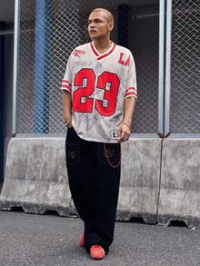 EVRINFINITE 男士街頭運動風黑紅配色大號版型T恤，大號「23」印花，球衣款，夏季休閒 - 杏色 - 查看 3