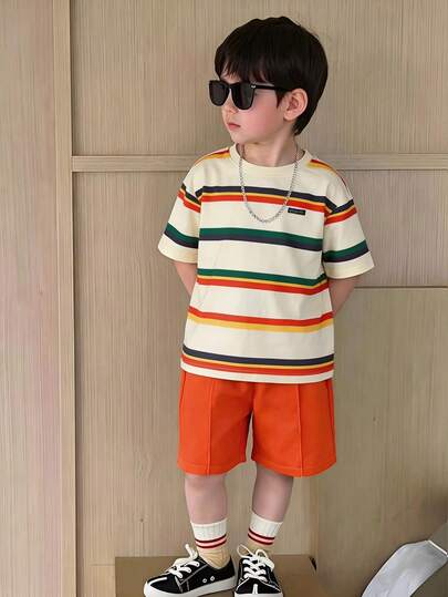 SHEIN 2pcs/Set Young Boys' Casual Comfortable Versatile Striped Print Contrast Color Pocket Round Neck Short Sleeve T-Shirt And Solid Color Shorts Set