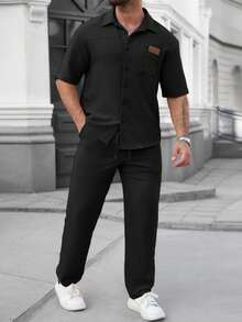 Manfinity Homme Men's Black Summer Casual Vacation Set,Solid Color Checkered Short Sleeve Shirt With Single Pocket And Drawstring Elastic Waist Pants,Minimalist - Black - View 4