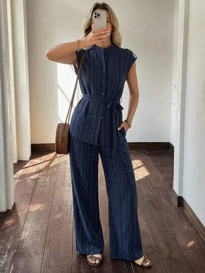 Vivie Lora Bộ đồ mặc nhà mùa hè dành cho nữ gồm áo khoác giả denim và quần kẻ sọc, gồm 2 món.